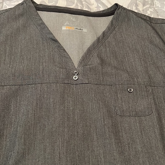 Adar Scrubs top ‘n bottom NWOT soft to the touch light weight - Picture 9 of 13
